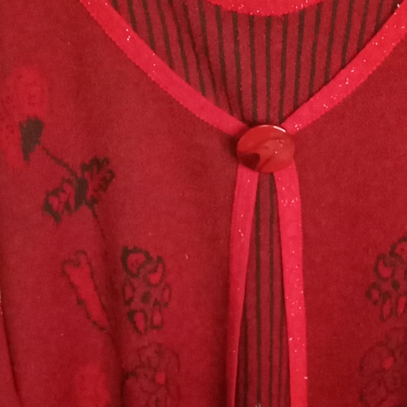 Lovely red sweater with flowers - Picture 3 of 7